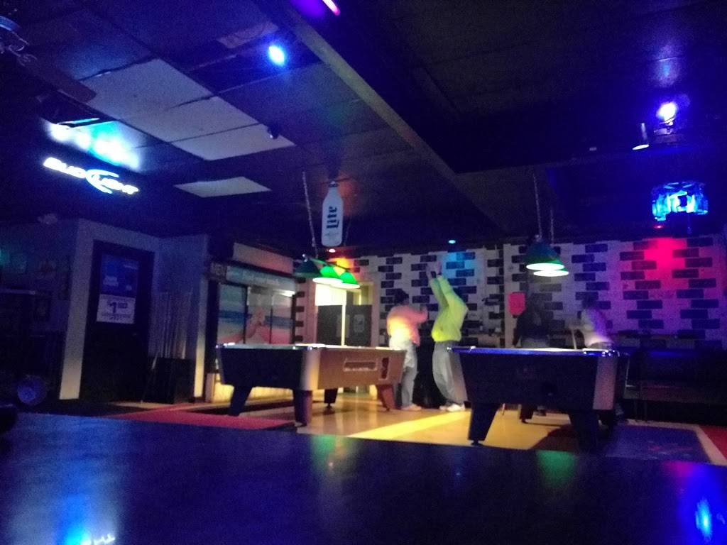 Woodys | restaurant | 737 Main St, Lapel, IN 46051, USA | 7655343878 OR +1 765-534-3878