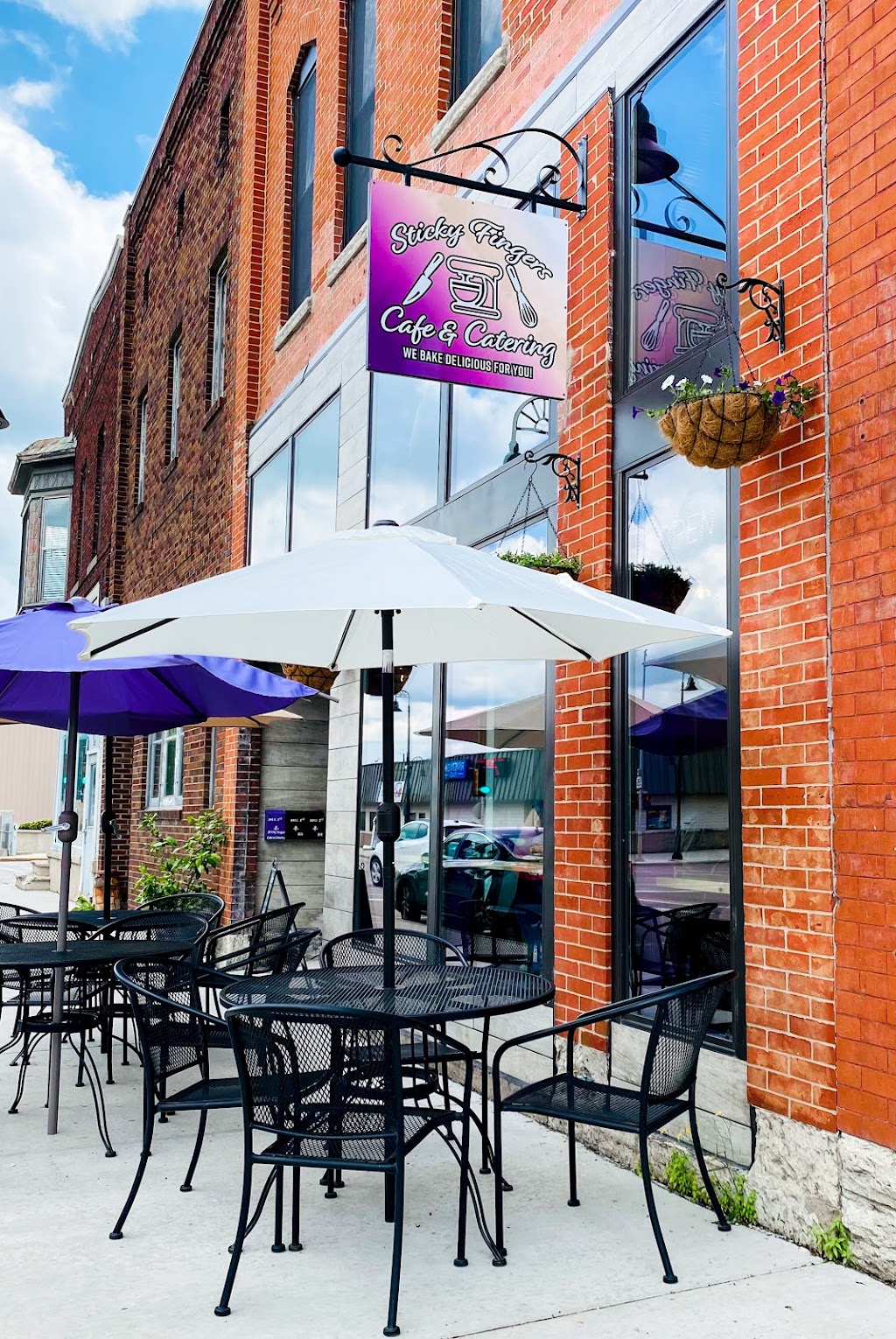 Sticky Fingers Cafe & Catering | restaurant | 145 E 2nd St, Kaukauna, WI 54130, USA | 9209496044 OR +1 920-949-6044