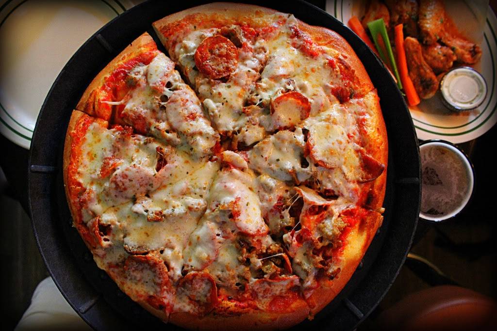 Ginas Pizza | restaurant | 4533 Campus Dr, Irvine, CA 92612, USA | 9497251144 OR +1 949-725-1144