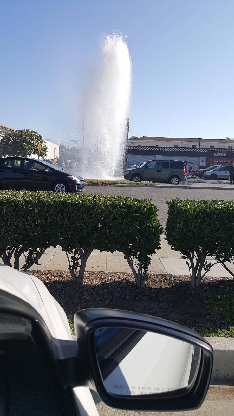 Seal Beach Center | shopping mall | 901-1101 Pacific Coast Hwy, Seal Beach, CA 90740, USA | 2135532200 OR +1 213-553-2200