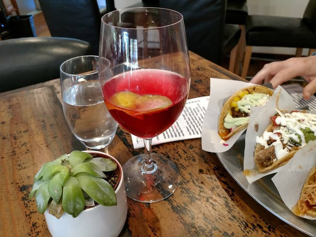 Taco y Vino | restaurant | 213 W Eighth St, Dallas, TX 75208, USA | 4693720022 OR +1 469-372-0022