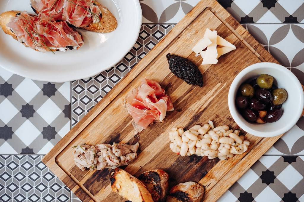 Bar Cino | restaurant | 22 Washington Square, Newport, RI 02840, USA | 4016198201 OR +1 401-619-8201