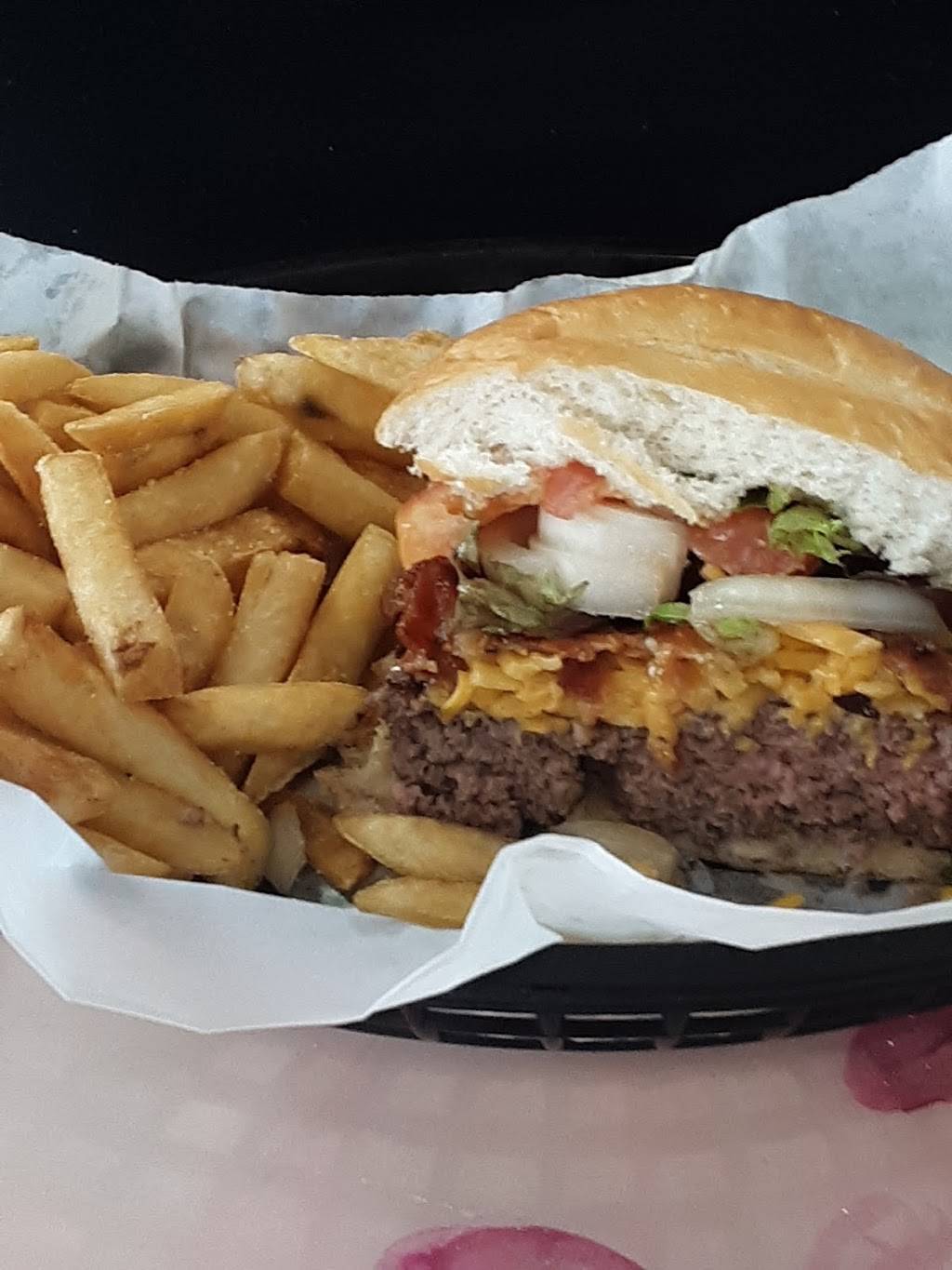 Lucky Dog Diner | restaurant | 602 S Tamiami Trail, Venice, FL 34229, USA | 9414834840 OR +1 941-483-4840