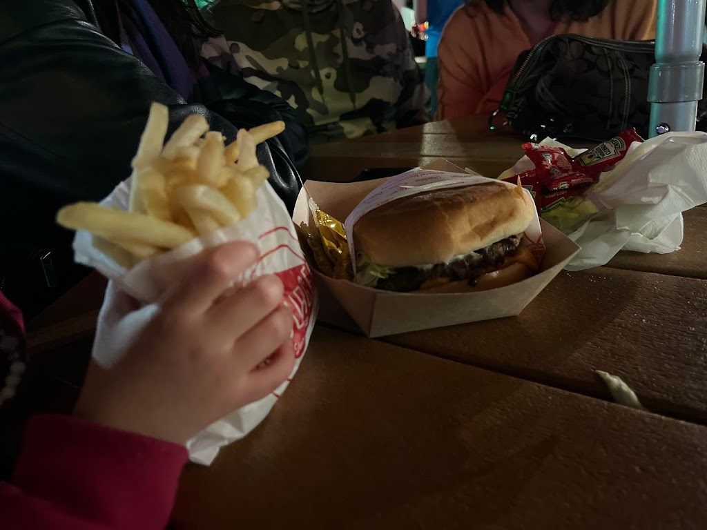 Fatburger | restaurant | 17000 I-10, San Antonio, TX 78257, USA | 3103191850 OR +1 310-319-1850