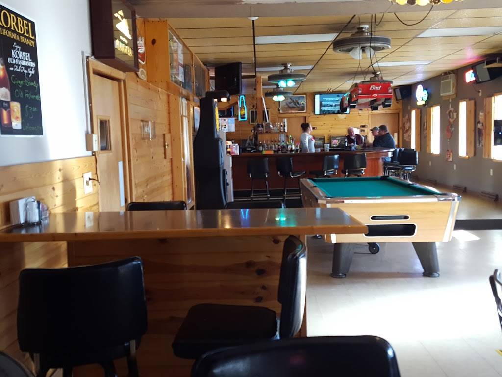 Mike & Betsys Hiawatha | restaurant | 817 Main St, Junction City, WI 54443, USA | 7154572999 OR +1 715-457-2999