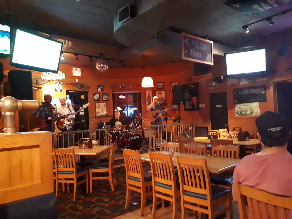 Moes Tap & Wings | restaurant | 190 Main St E, Port Colborne, ON L3K 1S6, Canada | 9058351963 OR +1 905-835-1963