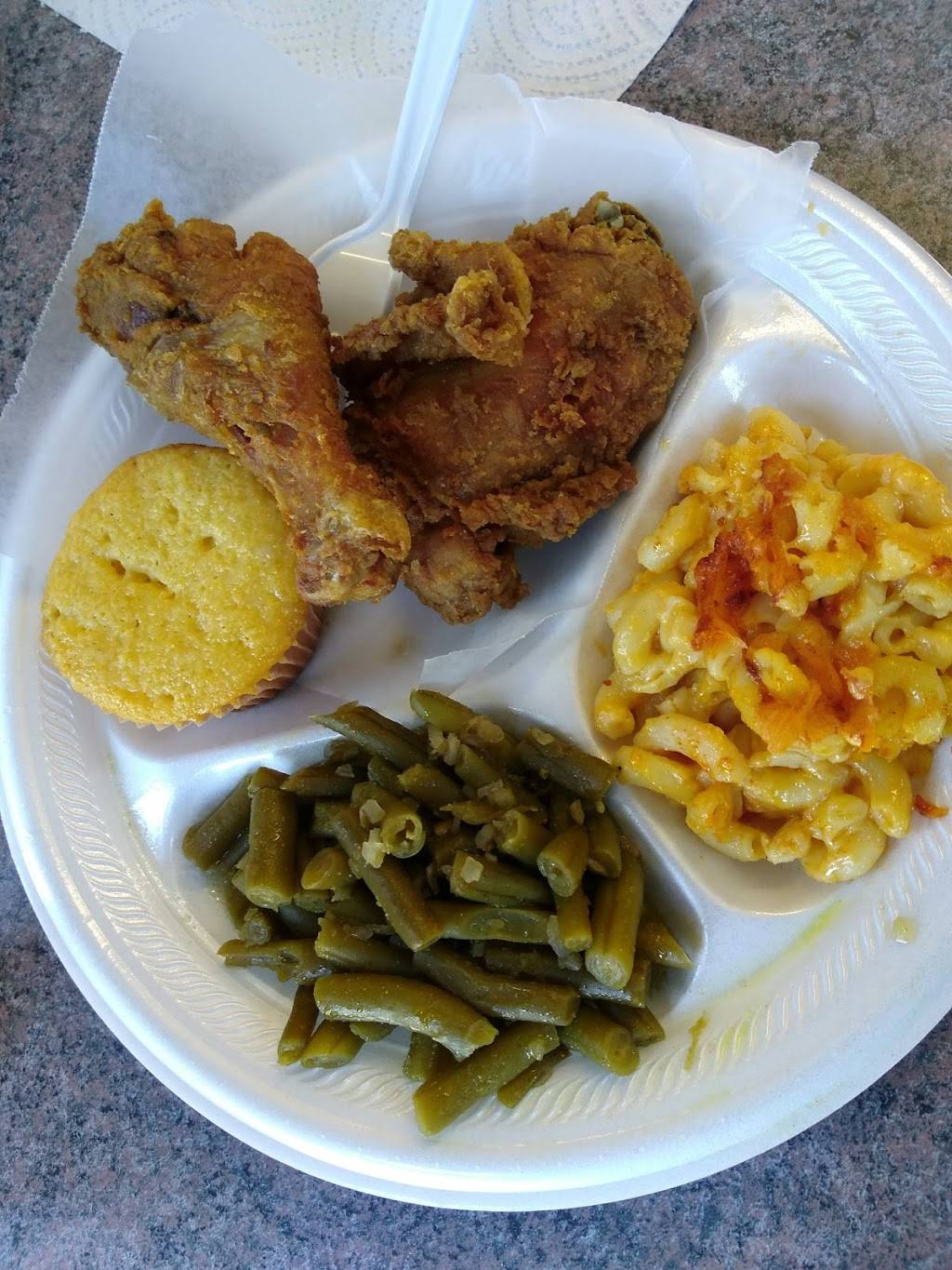 Gwen & Frannys Fried Chicken | restaurant | 22141 Whyte Hardee Blvd, Hardeeville, SC 29927, USA | 8437846080 OR +1 843-784-6080