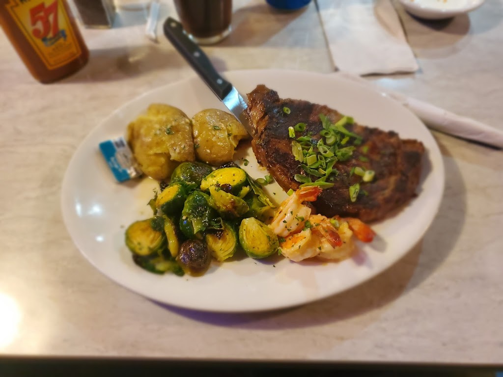 Harbor Light Restaurant | restaurant | 960 Highway Ave, Reedsport, OR 97467, USA | 5412713848 OR +1 541-271-3848