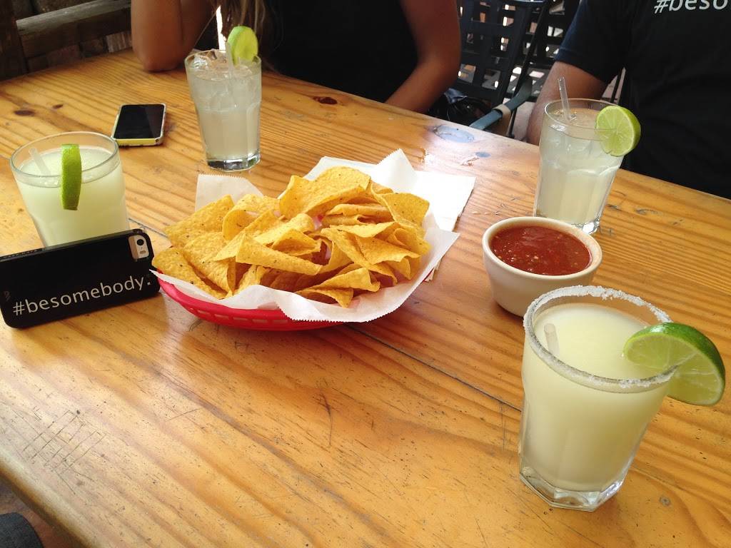 Los Comales Mexican Restaurant | restaurant | 2136 E 7th St, Austin, TX 78702, USA | 5124809358 OR +1 512-480-9358