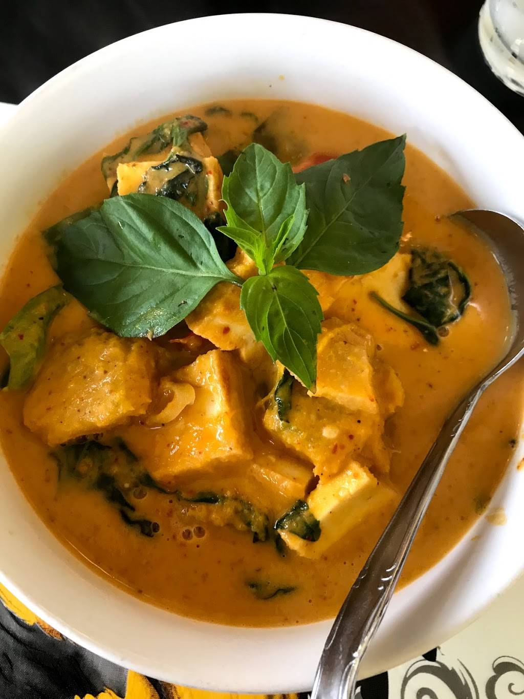 Yellow Curry Thai | restaurant | 20 N Holladay Dr, Seaside, OR 97138, USA | 5037397272 OR +1 503-739-7272