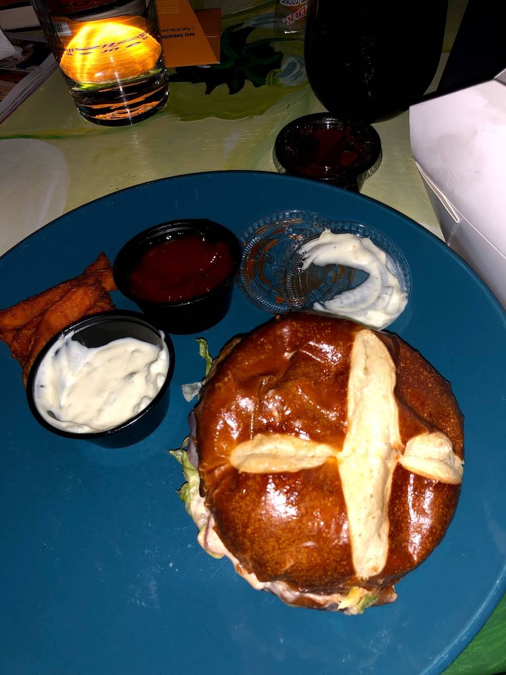 Fishstix | restaurant | 14480 Cedar Rd, Beachwood, OH 44122, USA | 2167773474 OR +1 216-777-3474