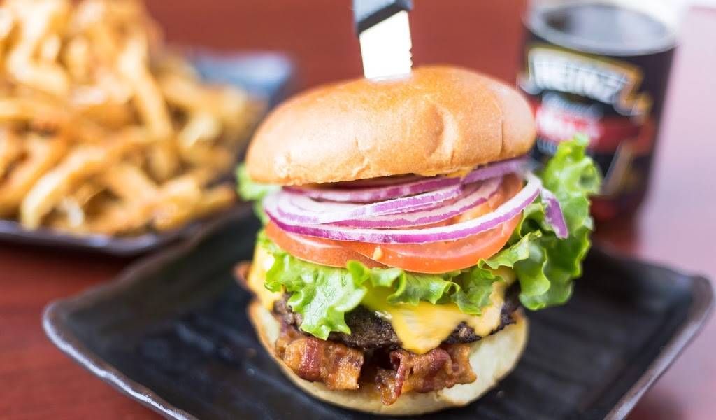 Coaches Burger Bar Lisbon | restaurant | 131 S Market St, Lisbon, OH 44432, USA | 3308704411 OR +1 330-870-4411