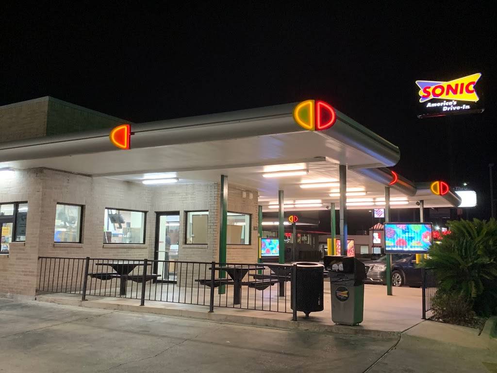 Sonic Drive-In | restaurant | 11121 Leopard St, Corpus Christi, TX 78410, USA | 3612429908 OR +1 361-242-9908