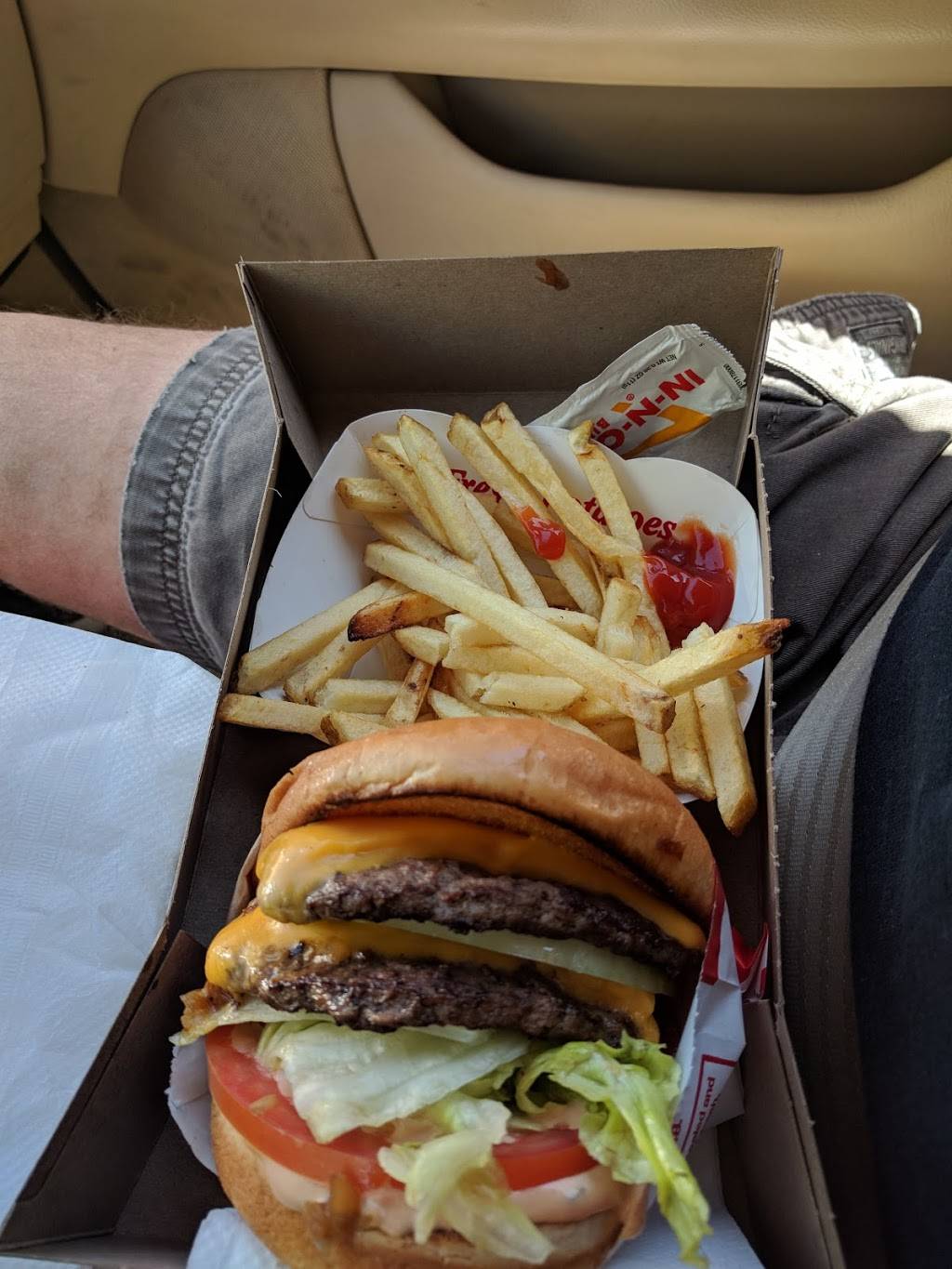In-N-Out Burger | restaurant | 78611 CA-111, La Quinta, CA 92253, USA | 8007861000 OR +1 800-786-1000