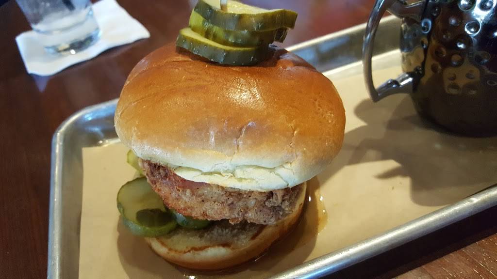 Bar Louie | night club | 6100 S Main St, Aurora, CO 80016, USA | 7207309100 OR +1 720-730-9100