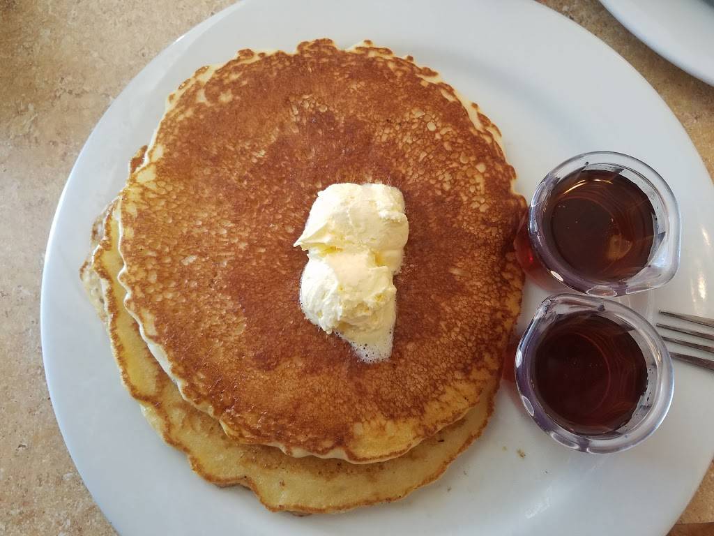 Molly Browns Country Cafe | restaurant | 24949 National Trails Hwy, Helendale, CA 92342, USA | 7609518282 OR +1 760-951-8282