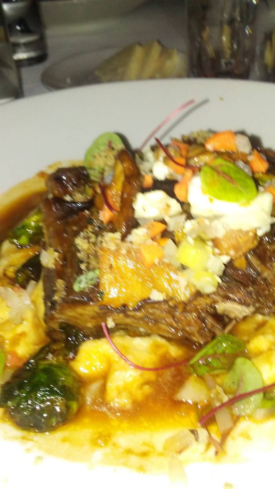 Giovannis | restaurant | 25550 Chagrin Blvd, Beachwood, OH 44122, USA | 2168318625 OR +1 216-831-8625