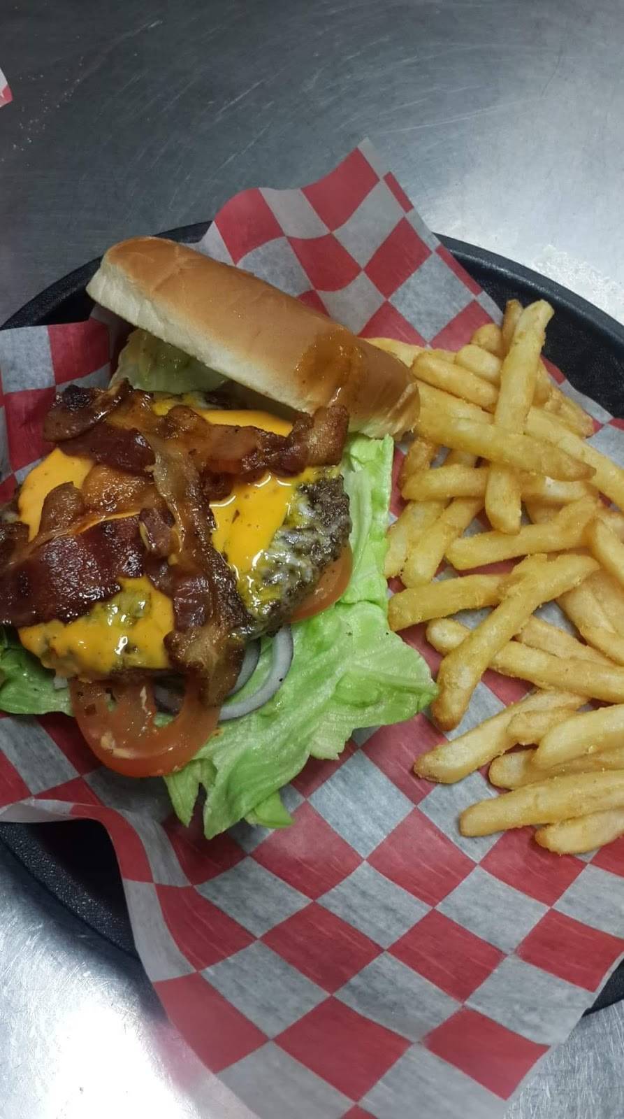 Casamigos Bar & Grill | restaurant | 259 Cedar Crest Ln, Friendsville, TN 37737, USA | 8652685400 OR +1 865-268-5400