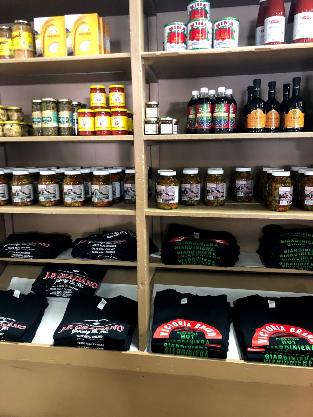 J.P. Graziano Grocery | restaurant | 901 W Randolph St, Chicago, IL 60607, USA | 3126664587 OR +1 312-666-4587