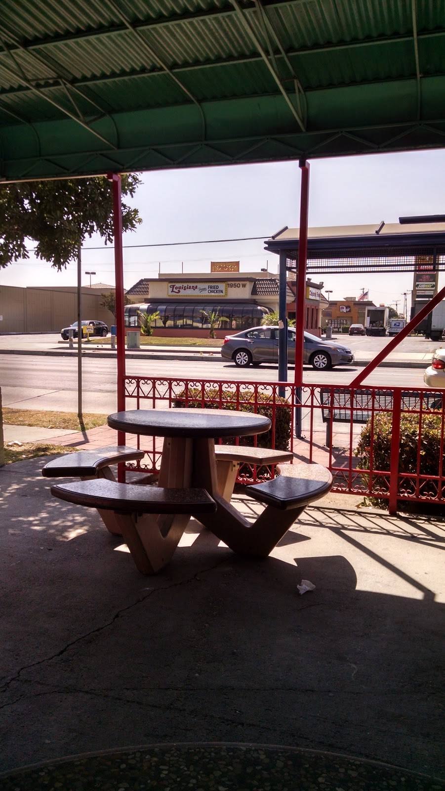 Tams Burgers | restaurant | 1201 Rosecrans Ave, Compton, CA 90222, USA | 3105378478 OR +1 310-537-8478