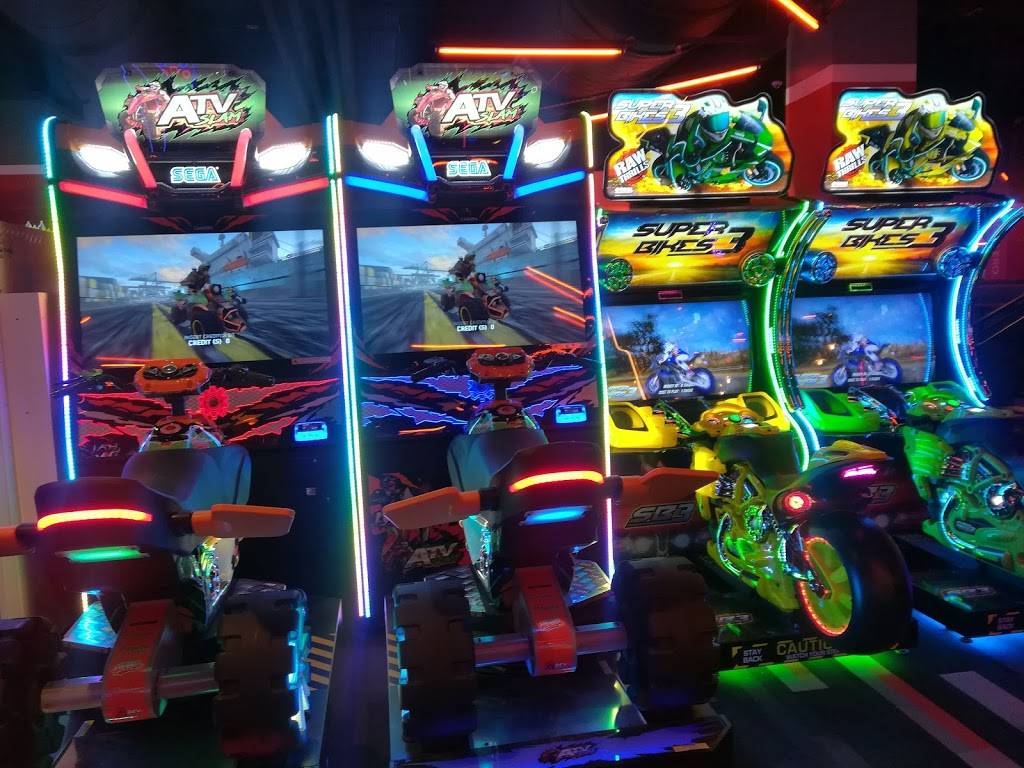 Bowlero Arlington | restaurant | 320 South 23rd St S, Arlington, VA 22202, USA | 7034186187 OR +1 703-418-6187