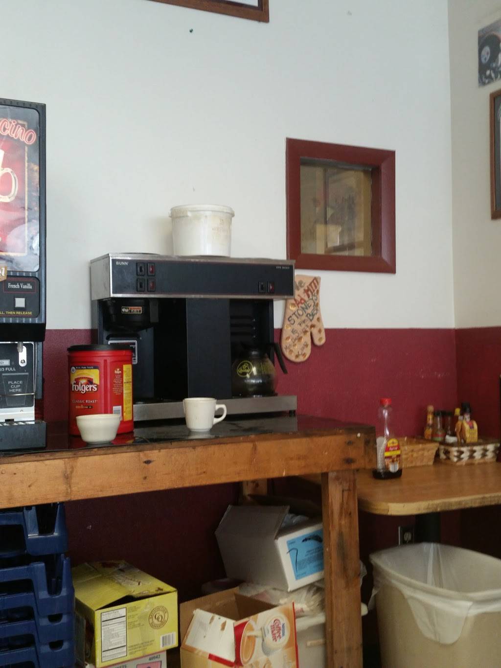 Stoneys Pizzeria | meal delivery | 1 Canal St, Lyons, NY 14489, USA | 3159460000 OR +1 315-946-0000