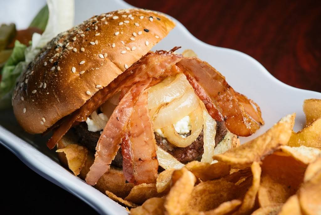 Crosstown Pub & Grill Naperville | restaurant | 909 E Ogden Ave, Naperville, IL 60563, USA | 6303579775 OR +1 630-357-9775