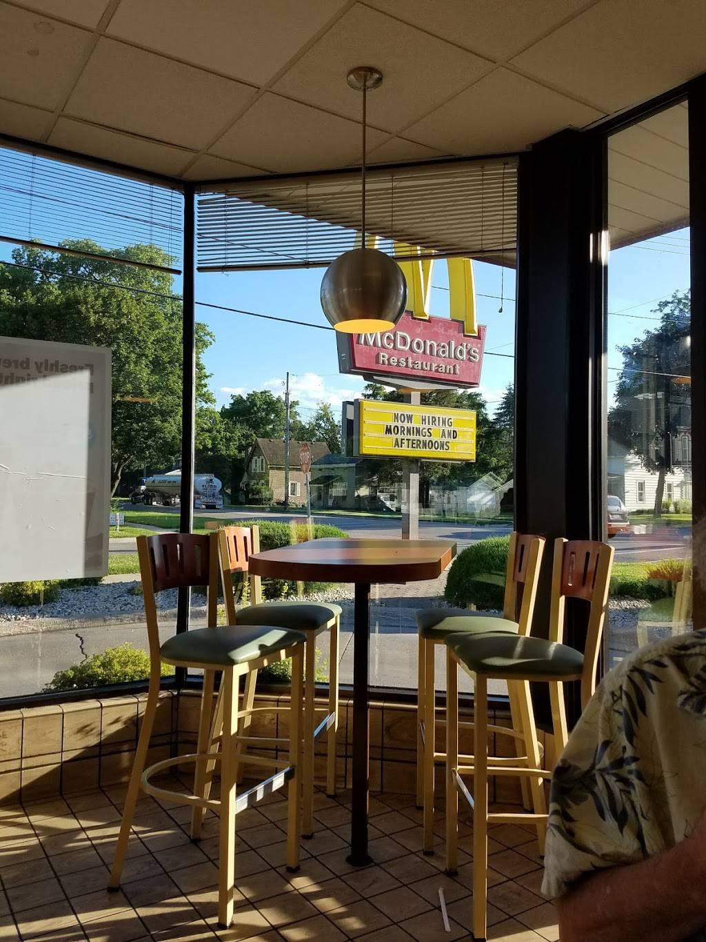 McDonalds | cafe | 211 S 4th St, Oregon, IL 61061, USA | 8157326035 OR +1 815-732-6035