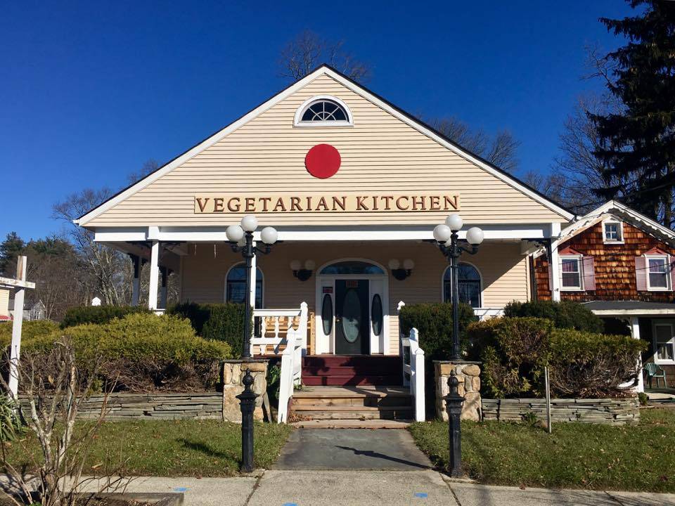The Red Dot Vegetarian Kitchen | restaurant | 106 Sullivan St, Wurtsboro, NY 12790, USA | 8456445000 OR +1 845-644-5000