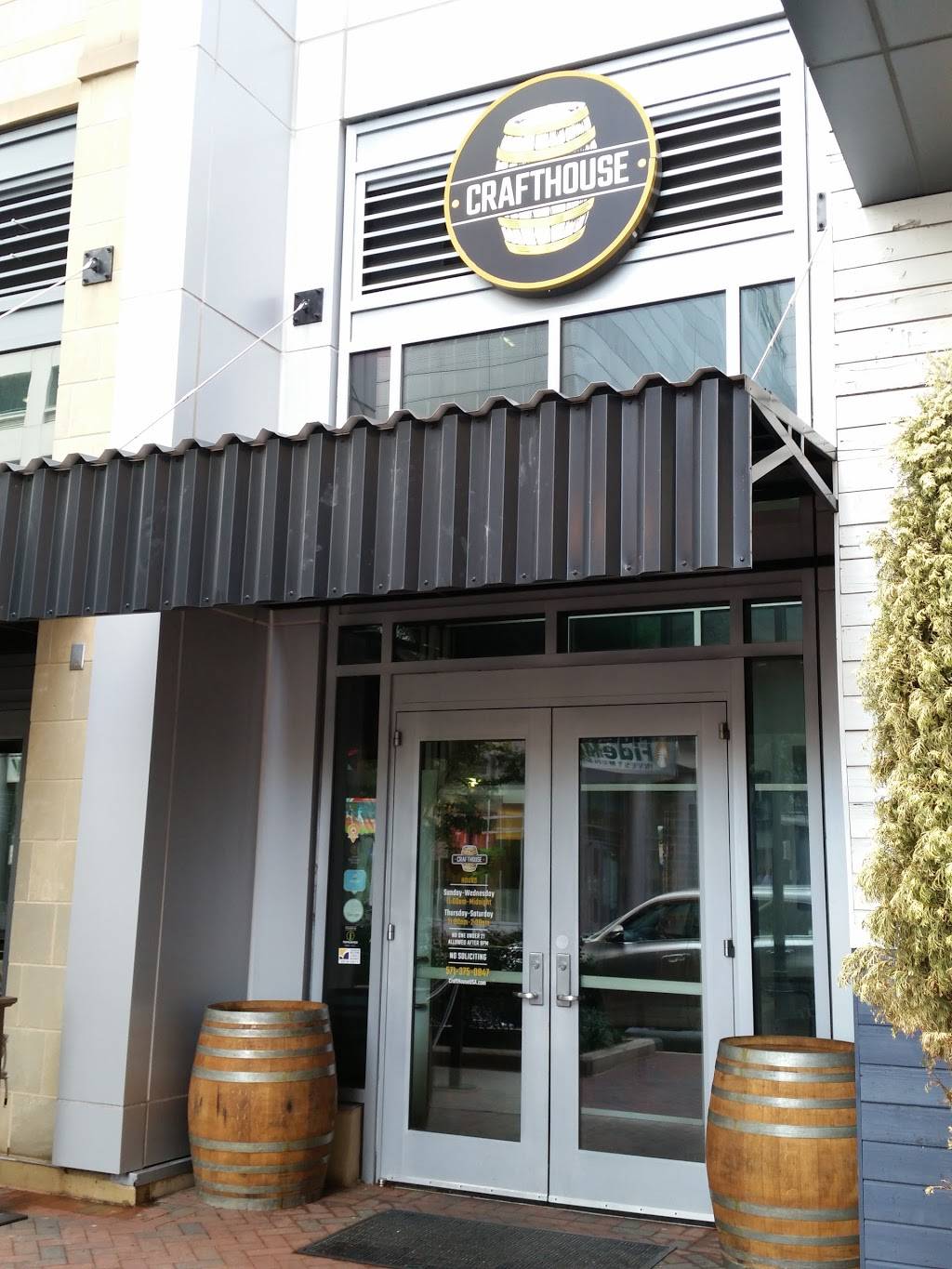 Crafthouse | restaurant | 1888 Explorer St, Reston, VA 20190, USA | 5719269931 OR +1 571-926-9931