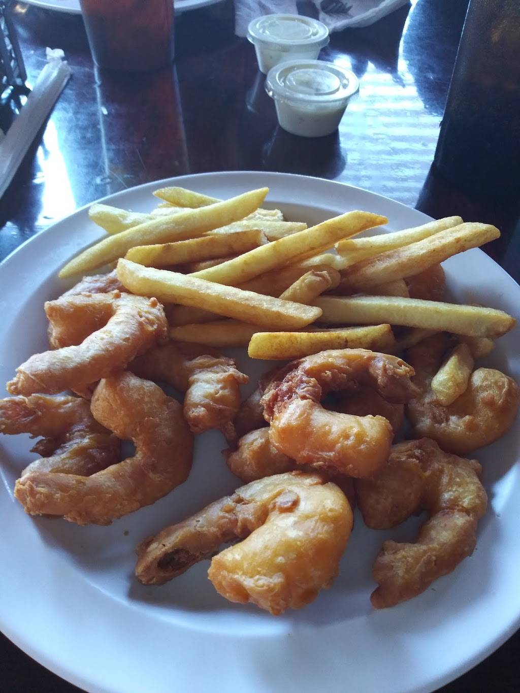 Speedboat Bar & Grill | restaurant | 749 Biddle Ave, Wyandotte, MI 48192, USA | 7342825750 OR +1 734-282-5750