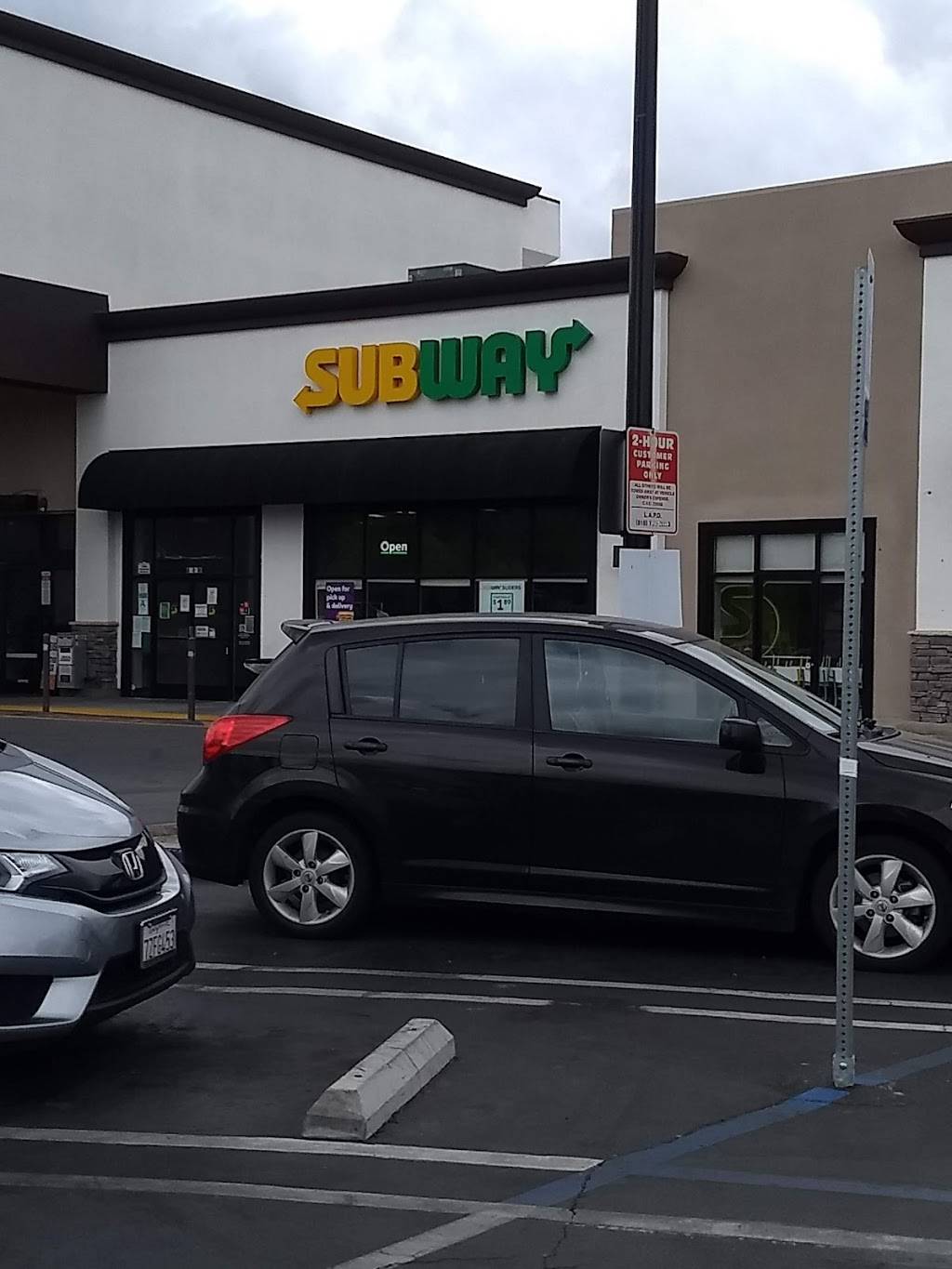 Panda Express | meal takeaway | 8201 CA-27, Canoga Park, CA 91304, USA | 8187462689 OR +1 818-746-2689