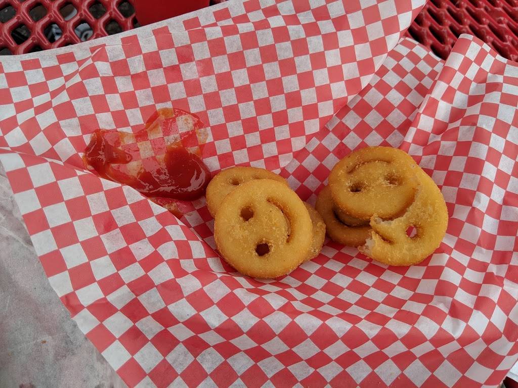 Lakeview Drive Inn | restaurant | 610 E Sarnia St, Winona, MN 55987, USA | 5074543723 OR +1 507-454-3723