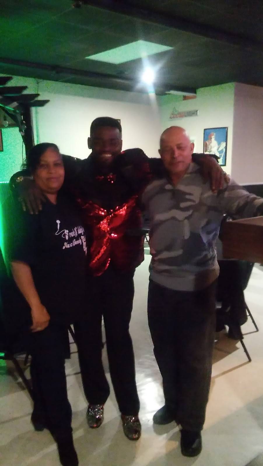 Frank Niddys Music & Comedy Club | restaurant | 5044 Poplar Level Rd, Louisville, KY 40219, USA | 5029164482 OR +1 502-916-4482