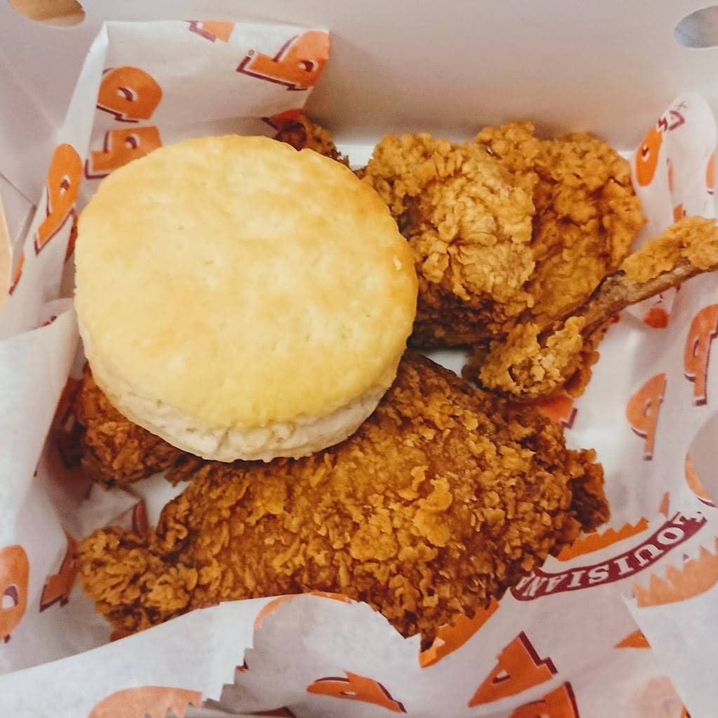 Popeyes Louisiana Kitchen | restaurant | 1817 W Vista Way, Vista, CA 92083, USA | 7607323405 OR +1 760-732-3405