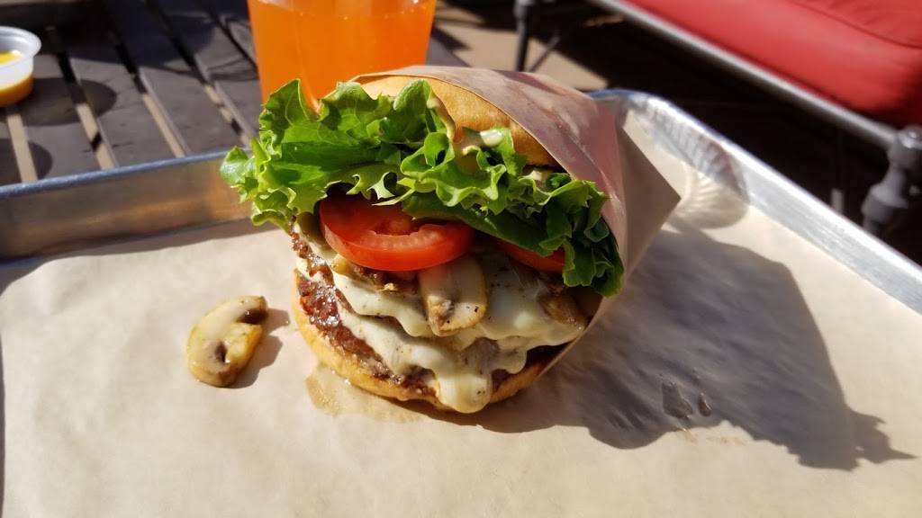 Beeps Burgers | restaurant | 3690 Blackhawk Plaza Cir, Blackhawk, CA 94506, USA | 9252632228 OR +1 925-263-2228