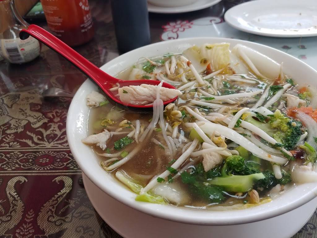 Phat Hong | restaurant | 360 Boulevard Arthur-Sauvé, Saint-Eustache, QC J7R 2J3, Canada | 4505986648 OR +1 450-598-6648