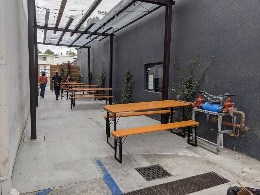 Main Chick Hot Chicken | restaurant | 11419 Santa Monica Blvd, Los Angeles, CA 90025, USA | 3105020682 OR +1 310-502-0682