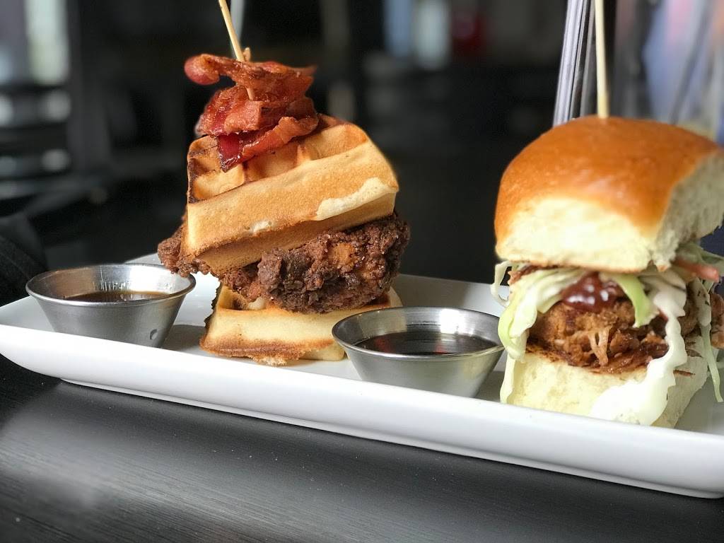 Metropolitan Bar & Grill | restaurant | 10111 Inverness Main St, Englewood, CO 80112, USA | 7202428026 OR +1 720-242-8026