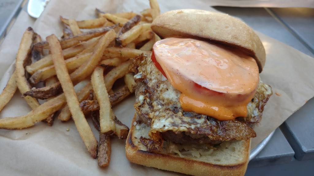 Moxie Burger | restaurant | 555 S Atlanta St, Roswell, GA 30075, USA | 6788784411 OR +1 678-878-4411