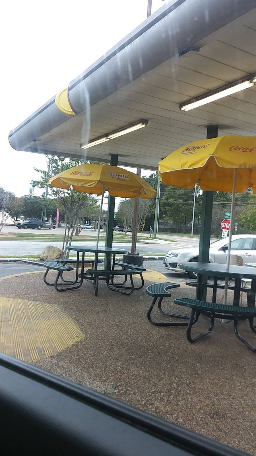 Sonic Drive-In | restaurant | 3000 N Durham Dr, Houston, TX 77018, USA | 7138689400 OR +1 713-868-9400