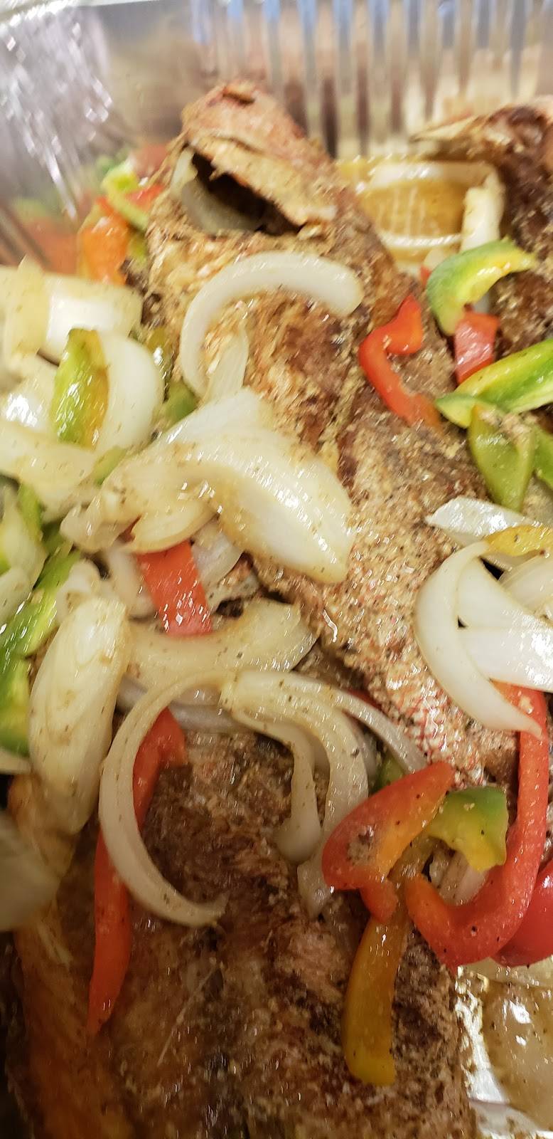 Christines Pot Of Gold | restaurant | 1374 Park Ave, Bridgeport, CT 06604, USA | 2038709551 OR +1 203-870-9551