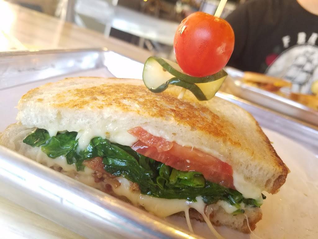 Dallas Grilled Cheese Co. (Mockingbird Station) | restaurant | 5319 E Mockingbird Ln, Dallas, TX 75206, USA | 4696202121 OR +1 469-620-2121
