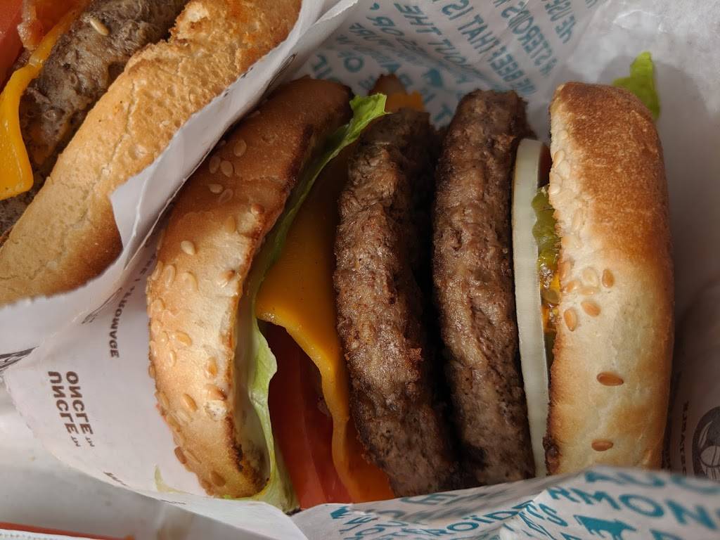 A&W Canada | restaurant | 1245 Avenue Jules-Verne, LAncienne-Lorette, QC G2E 6L6, Canada | 4188729661 OR +1 418-872-9661