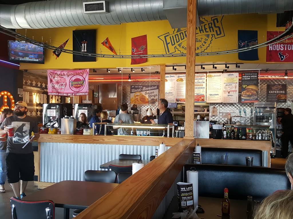 Fuddruckers | restaurant | 11654 Bandera Rd #112, San Antonio, TX 78250, USA | 2105563757 OR +1 210-556-3757