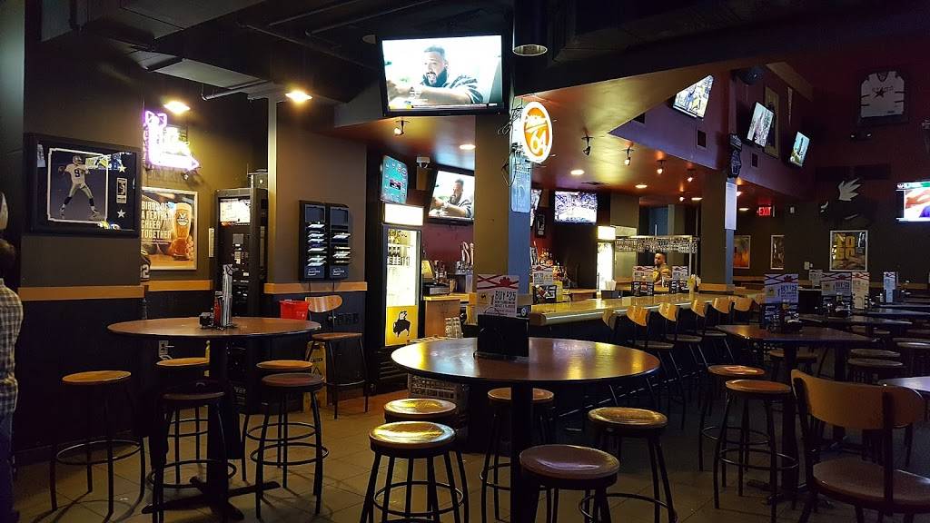 Buffalo Wild Wings | restaurant | 5601 S Hulen St, Fort Worth, TX 76132, USA | 8174232999 OR +1 817-423-2999