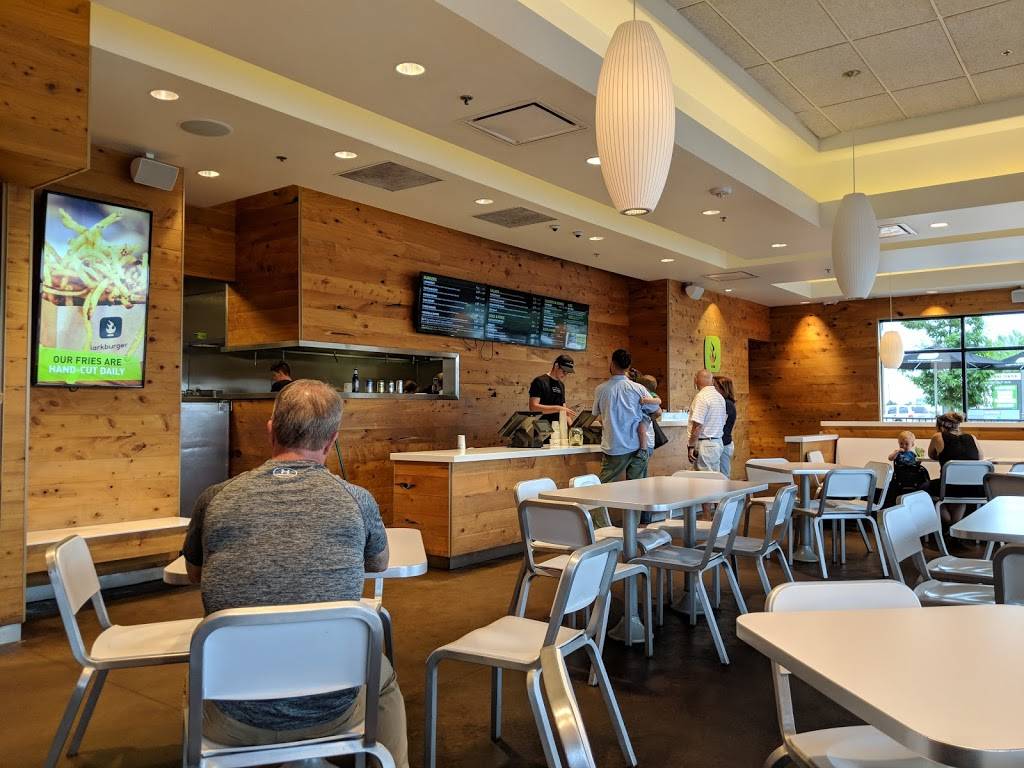 Larkburger Centennial | restaurant | 7530 S University Blvd #100, Centennial, CO 80122, USA | 7202570745 OR +1 720-257-0745