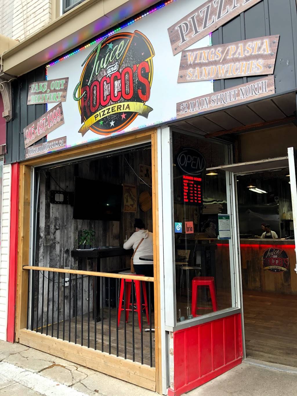 Juice and Roccos Pizzeria | restaurant | 52 Main St N, Brampton, ON L6V 1N6, Canada | 9054971999 OR +1 905-497-1999