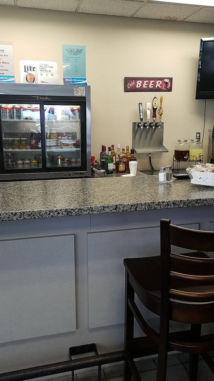 Blue Hills Bar & Grill | restaurant | 2002 Blue Hills Dr NE, Roanoke, VA 24012, USA | 5403447848 OR +1 540-344-7848