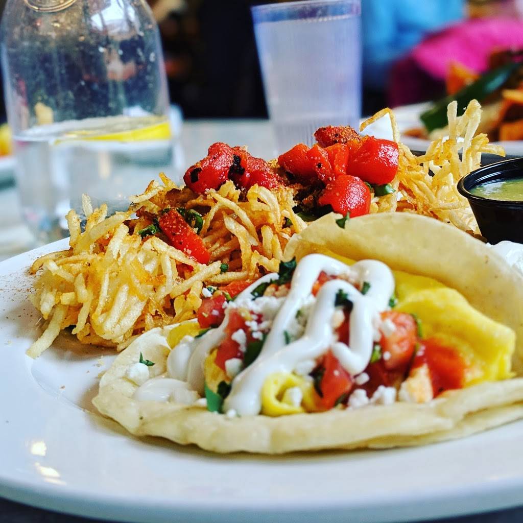 Kitschn on Roscoe | restaurant | 2005 W Roscoe St, Chicago, IL 60618, USA | 7732487372 OR +1 773-248-7372